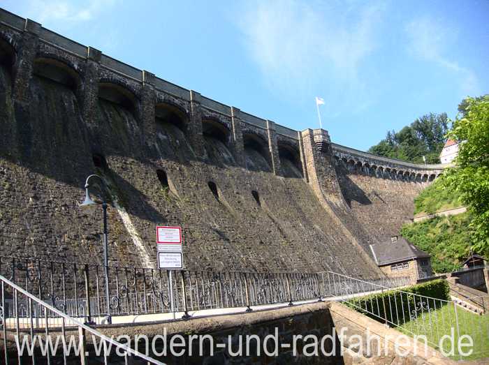 Staumauer Diemelsee